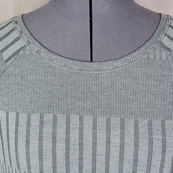 **SILVERWEAR Gray Striped Sweater Medium - Picture 2 of 8
